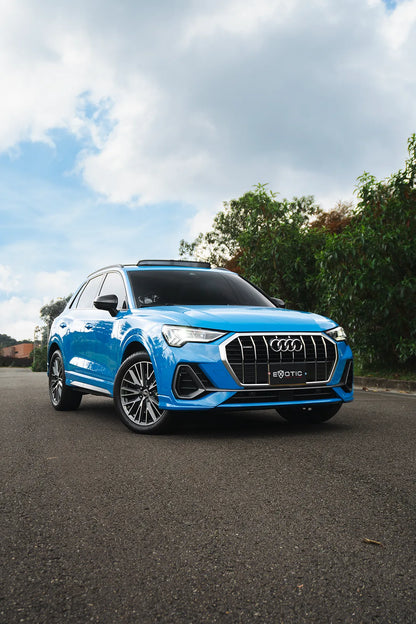 Alquiler de vehículos en Medellín - Audi Q3 Azul, vista frontal lateral (2)