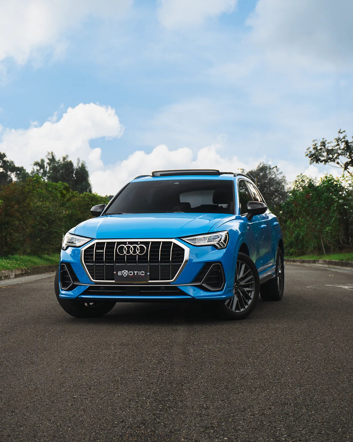 Alquiler de vehículos en Medellín - Audi Q3 Azul, vista frontal