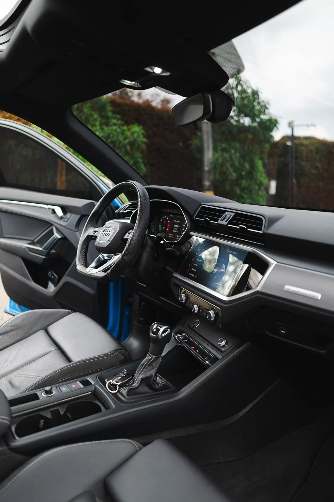 Alquiler de vehículos en Medellín - Audi Q3 Azul, interior