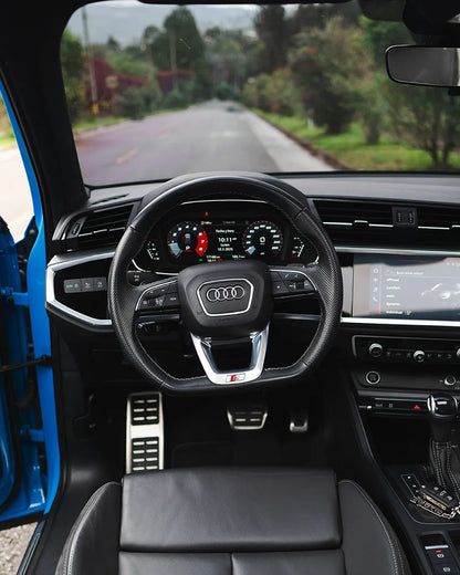Alquiler de vehículos en Medellín - Audi Q3 Azul, tablero y volante