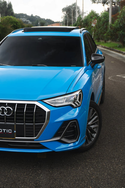 Alquiler de vehículos en Medellín - Audi Q3 Azul, faro delantero