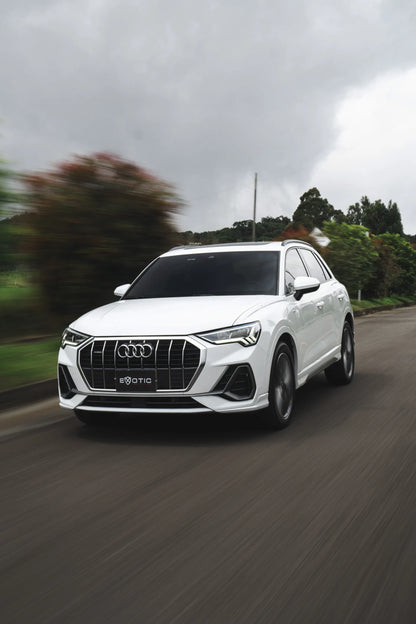 Alquiler de vehículos en Medellín - Audi Q3 Blanca, vista tres cuartos frontal (2)