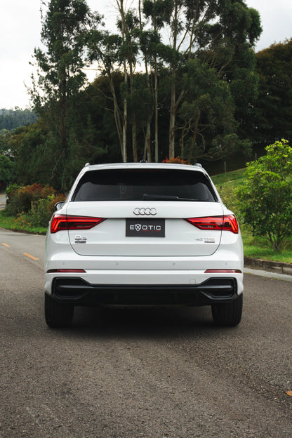 Alquiler de vehículos en Medellín - Audi Q3 Blanca, vista trasera