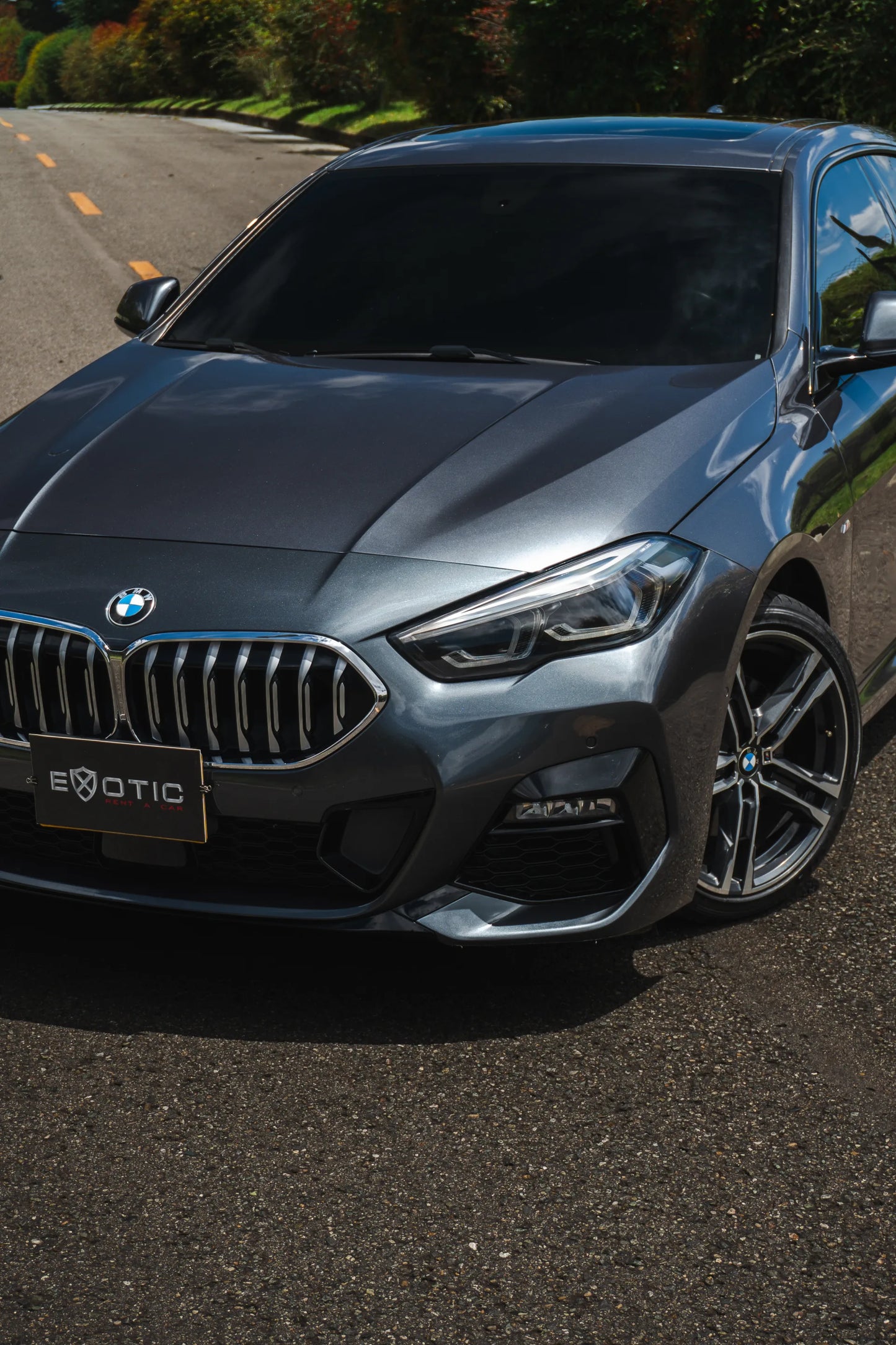 Alquiler de vehículos en Medellín - BMW 218i Paquete M, faro delantero