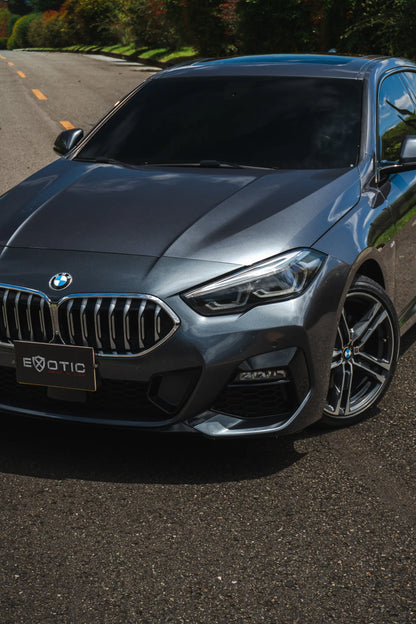 Alquiler de vehículos en Medellín - BMW 218i Paquete M, faro delantero