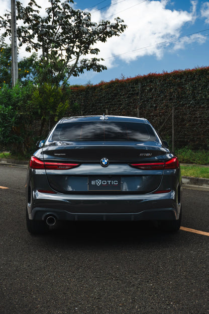 Alquiler de vehículos en Medellín - BMW 218i Paquete M, vista trasera