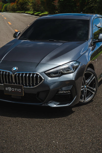 Alquiler de vehículos en Medellín - BMW 218i Paquete M, vista frontal