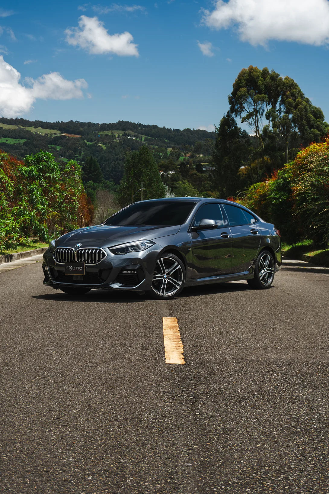 Alquiler de vehículos en Medellín - BMW 218i Paquete M, vista lateral