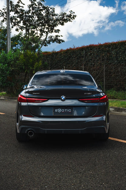 Alquiler de vehículos en Medellín - BMW 218i Paquete M, vista trasera