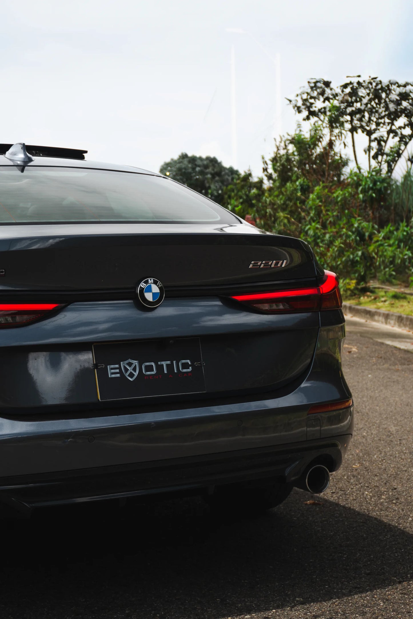 Alquiler de vehículos en Medellín - BMW 220i, detalle exterior