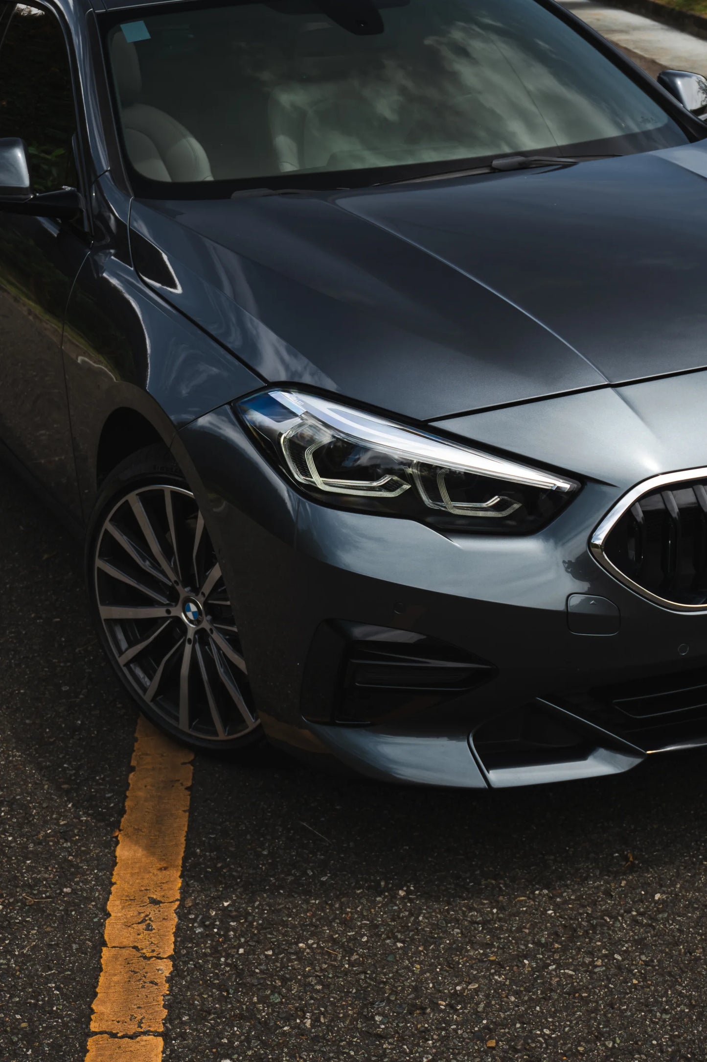 Alquiler de vehículos en Medellín - BMW 220i, faro delantero