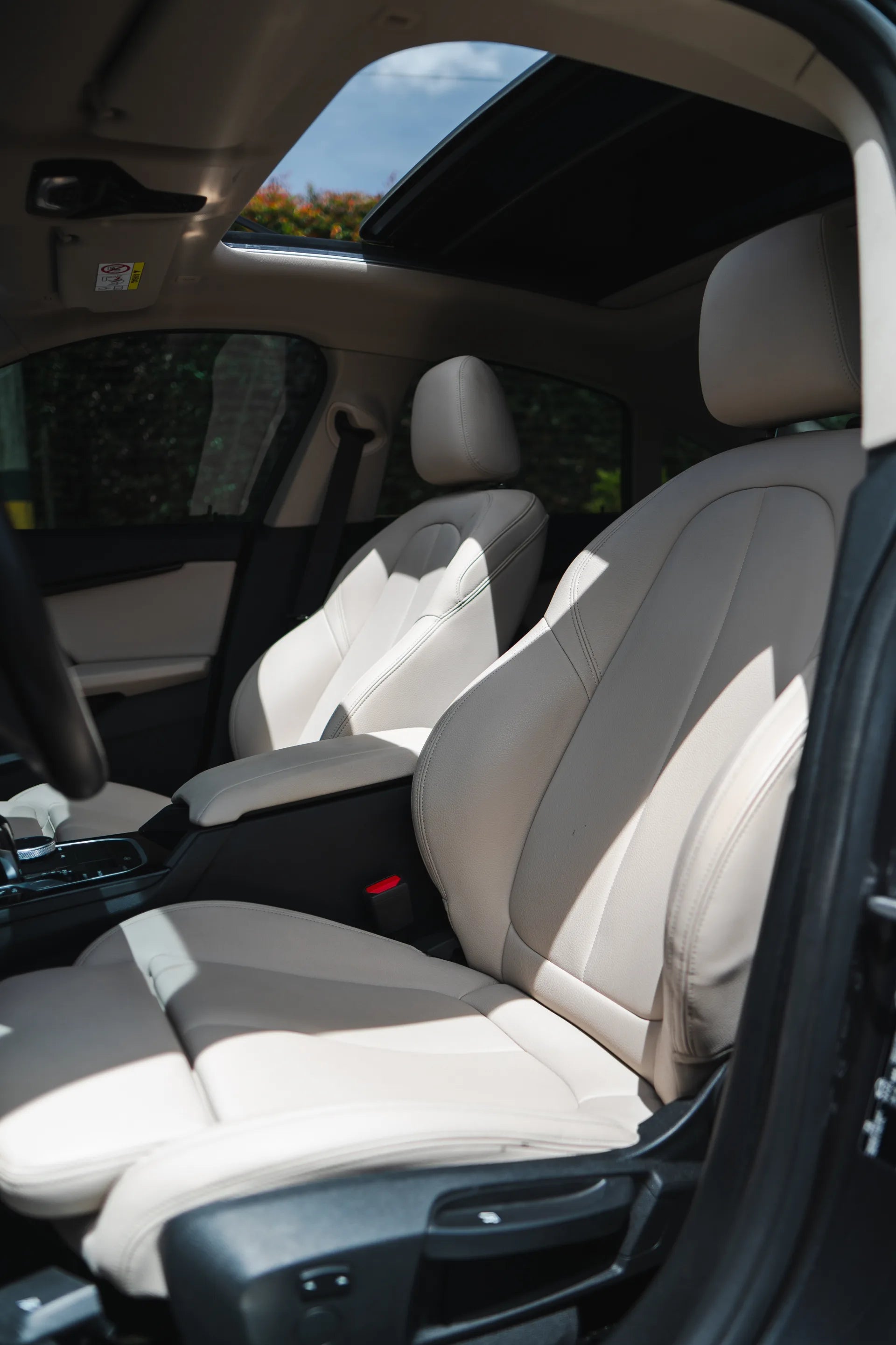 Alquiler de vehículos en Medellín - BMW 220i, interior y asientos