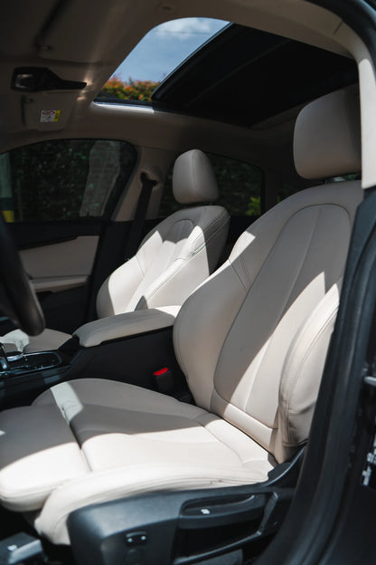 Alquiler de vehículos en Medellín - BMW 220i, interior y asientos