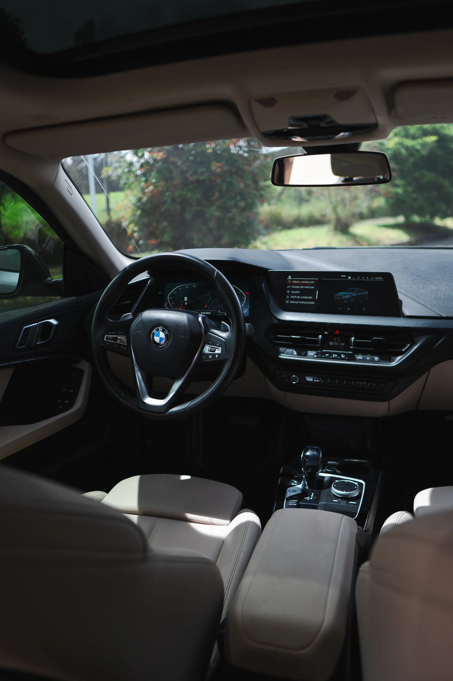 Alquiler de vehículos en Medellín - BMW 220i, tablero