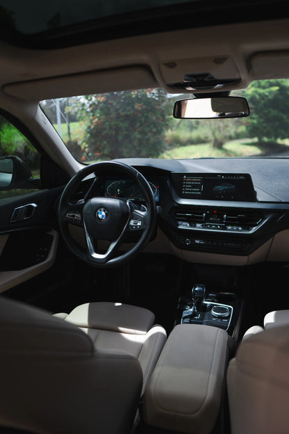 Alquiler de vehículos en Medellín - BMW 220i, tablero