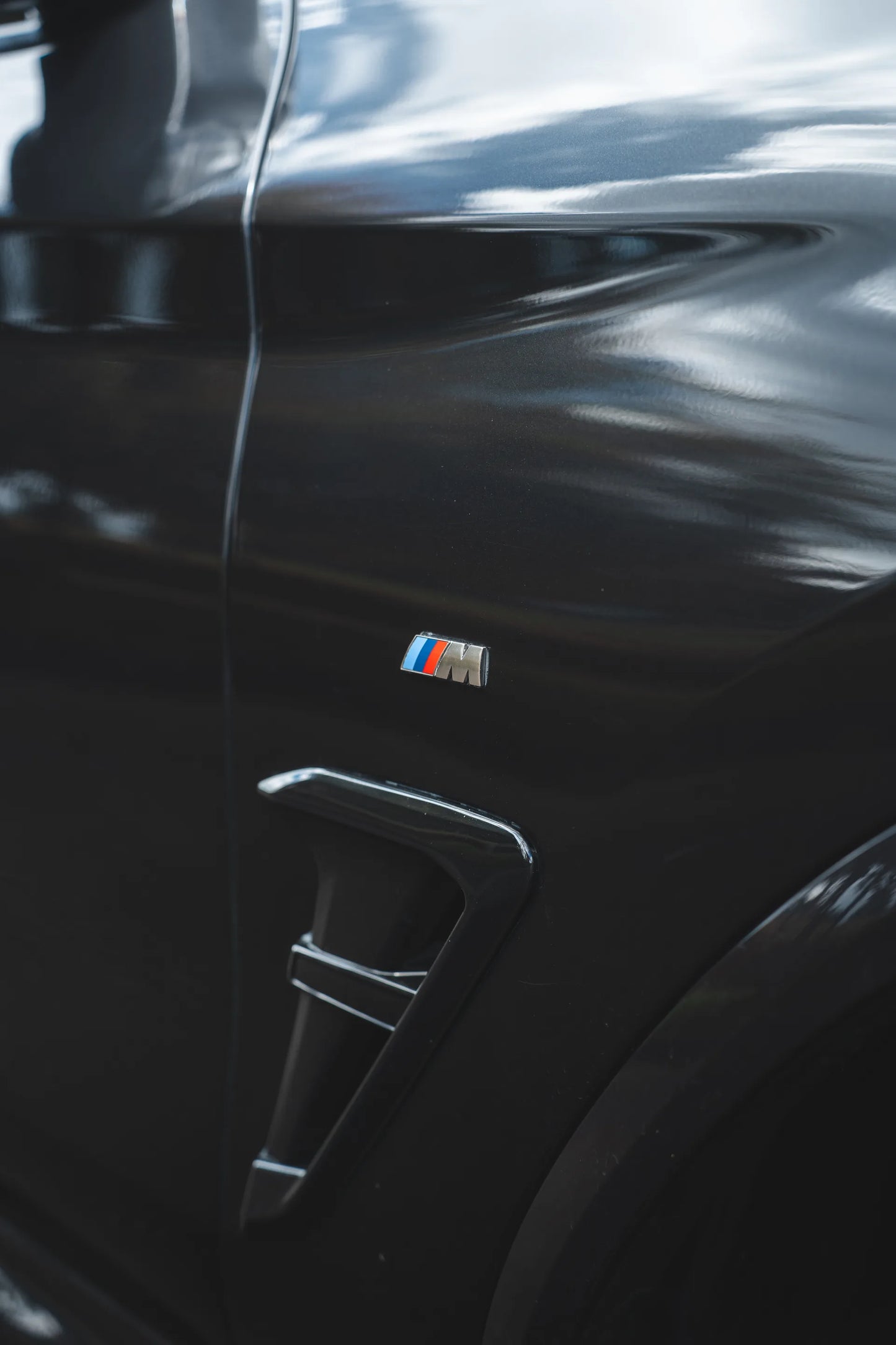 Alquiler de vehículos en Medellín - BMW X3 M40i, emblema M lateral