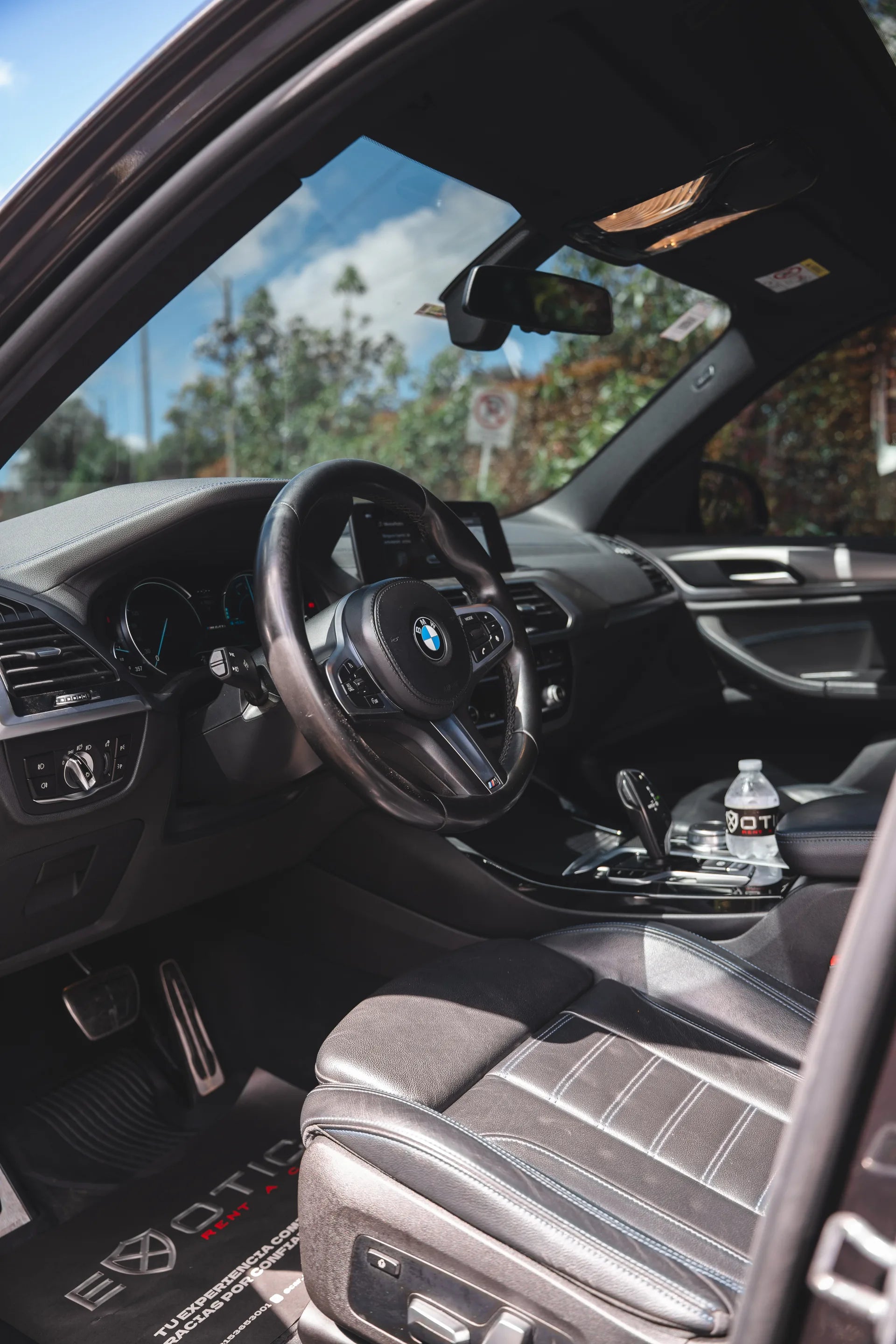 Alquiler de vehículos en Medellín - BMW X3 M40i, interior, tablero (2)