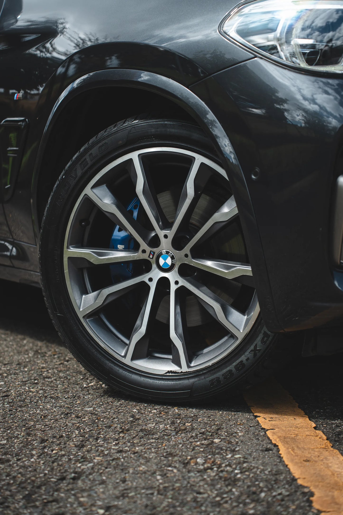 Alquiler de vehículos en Medellín - BMW X3 M40i, rin y frenos M