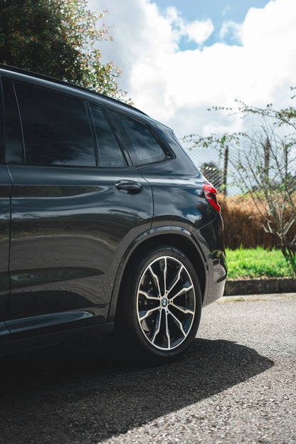Alquiler de vehículos en Medellín - BMW X3 M40i, rin lateral