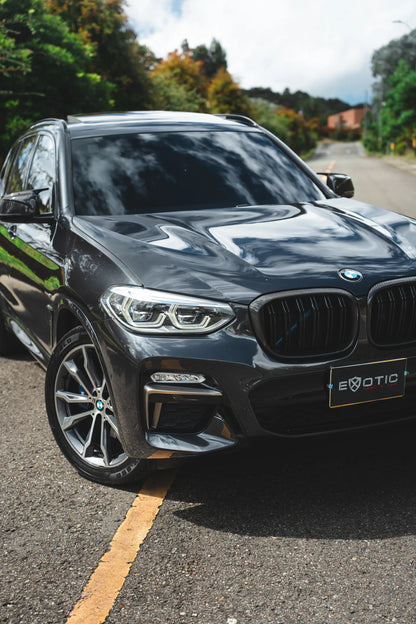 Alquiler de vehículos en Medellín - BMW X3 M40i, vista tres cuartos frontal (2)