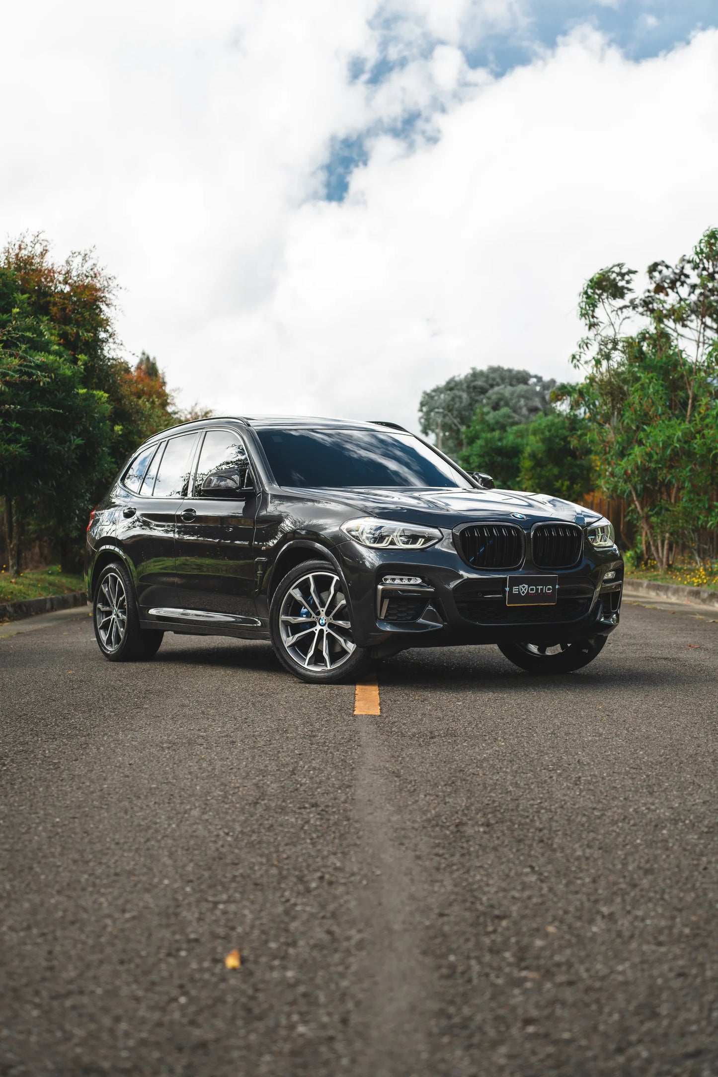 Alquiler de vehículos en Medellín - BMW X3 M40i, vista tres cuartos frontal