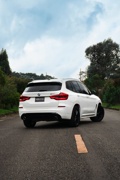 Alquiler de vehículos en Medellín - BMW X3, vista tres cuartos trasero