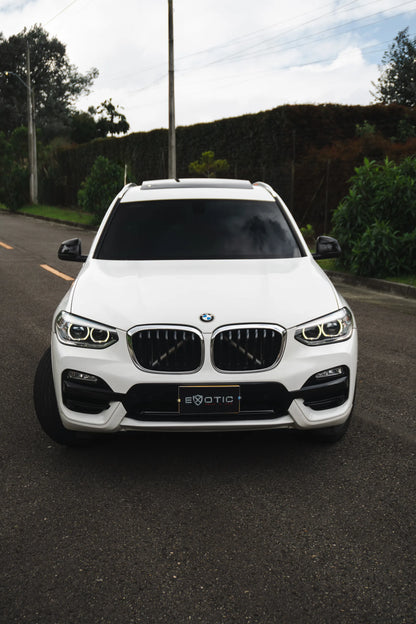 Alquiler de vehículos en Medellín - BMW X3, vista frontal