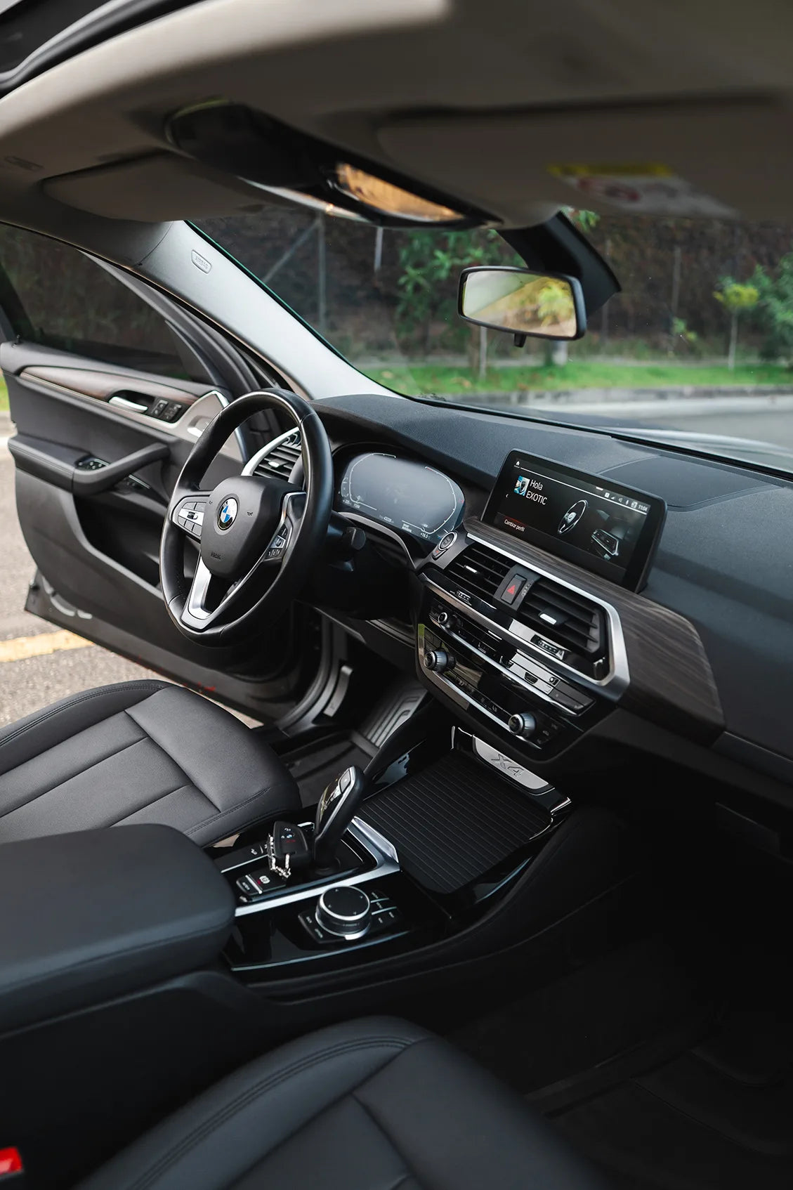 Alquiler de vehículos en Medellín - BMW X4 Gris Metálico, interior