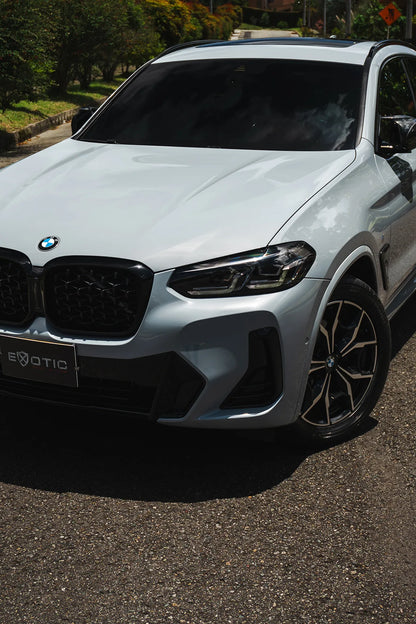 Alquiler de vehículos en Medellín - BMW X4 Paquete M, vista frontal lateral (2)