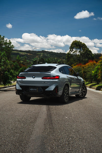 Alquiler de vehículos en Medellín - BMW X4 Paquete M, vista frontal lateral (3)