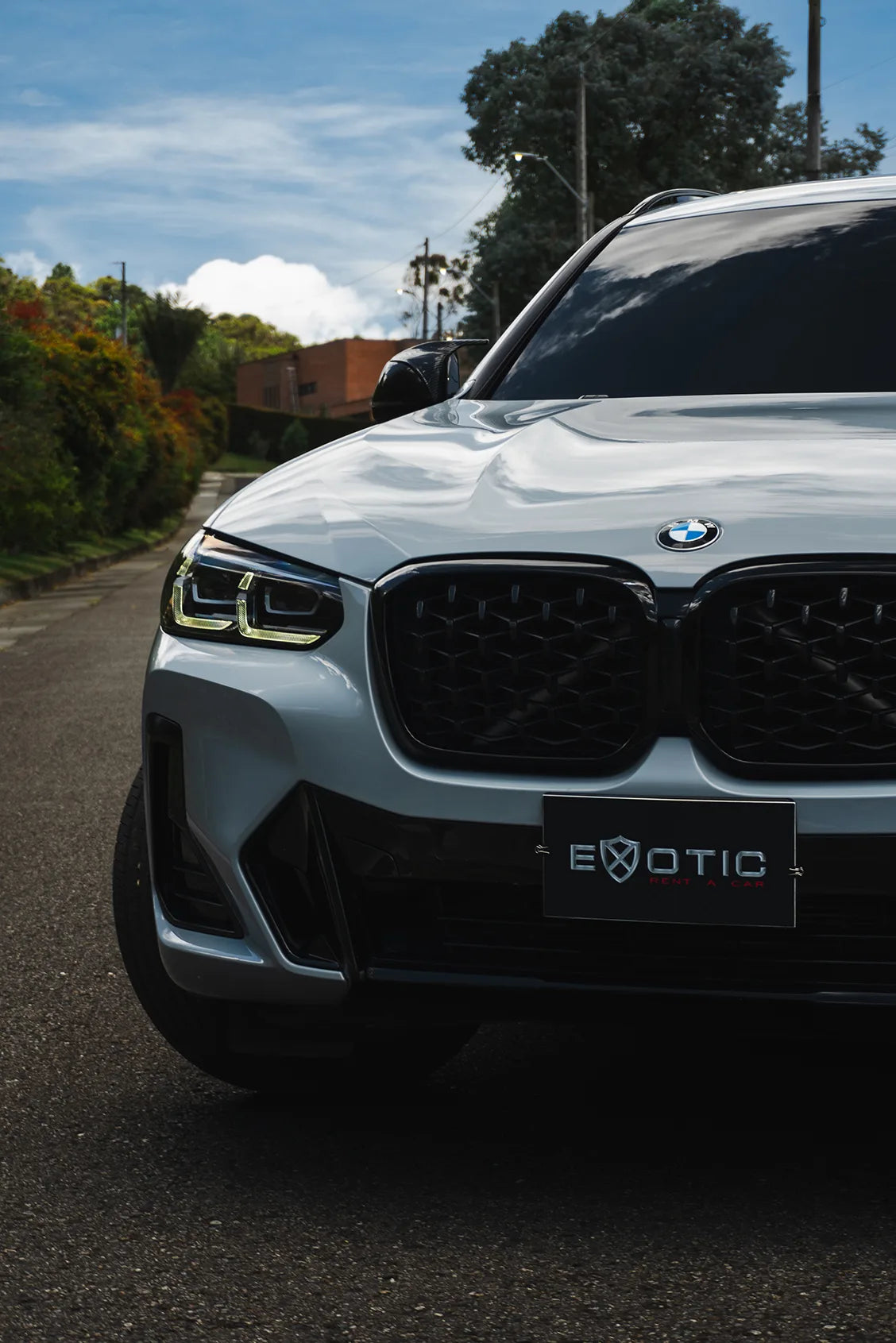 Alquiler de vehículos en Medellín - BMW X4 Paquete M, vista lateral