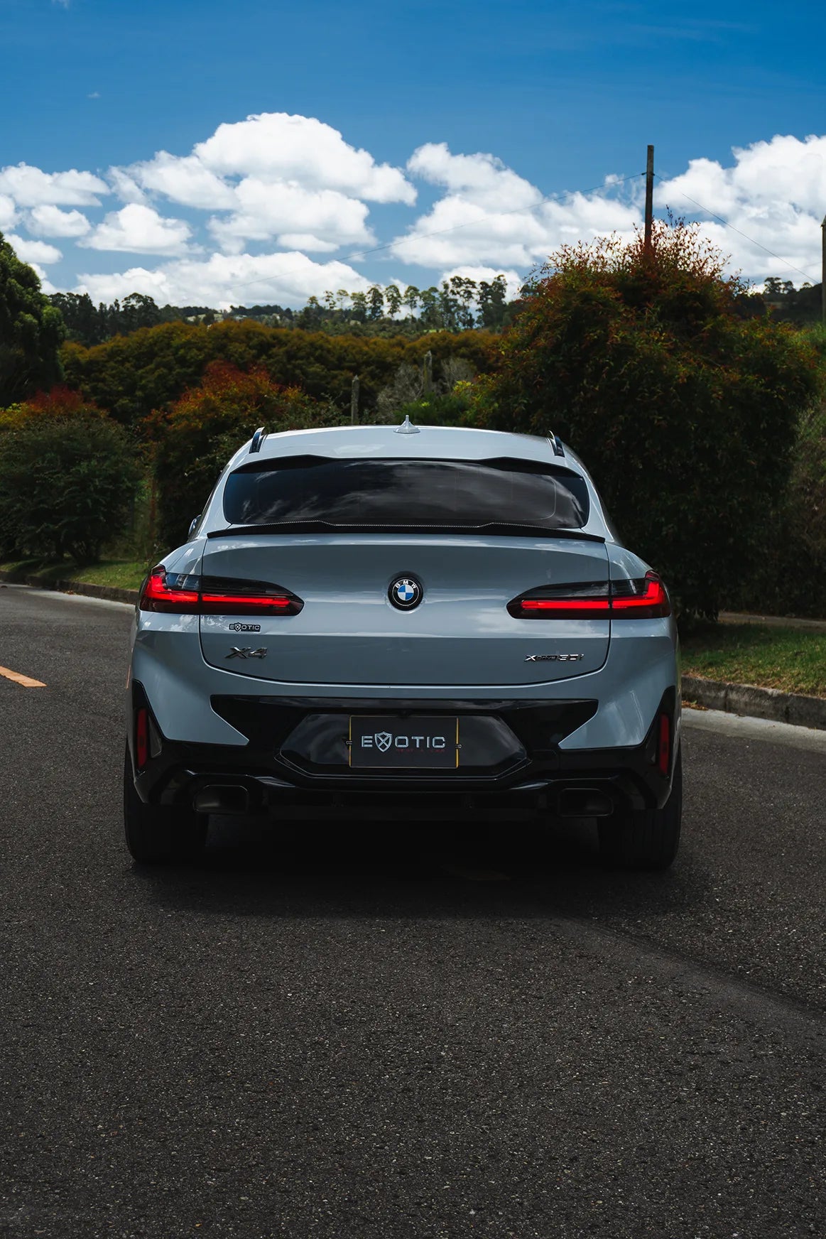 Alquiler de vehículos en Medellín - BMW X4 Paquete M, vista trasera