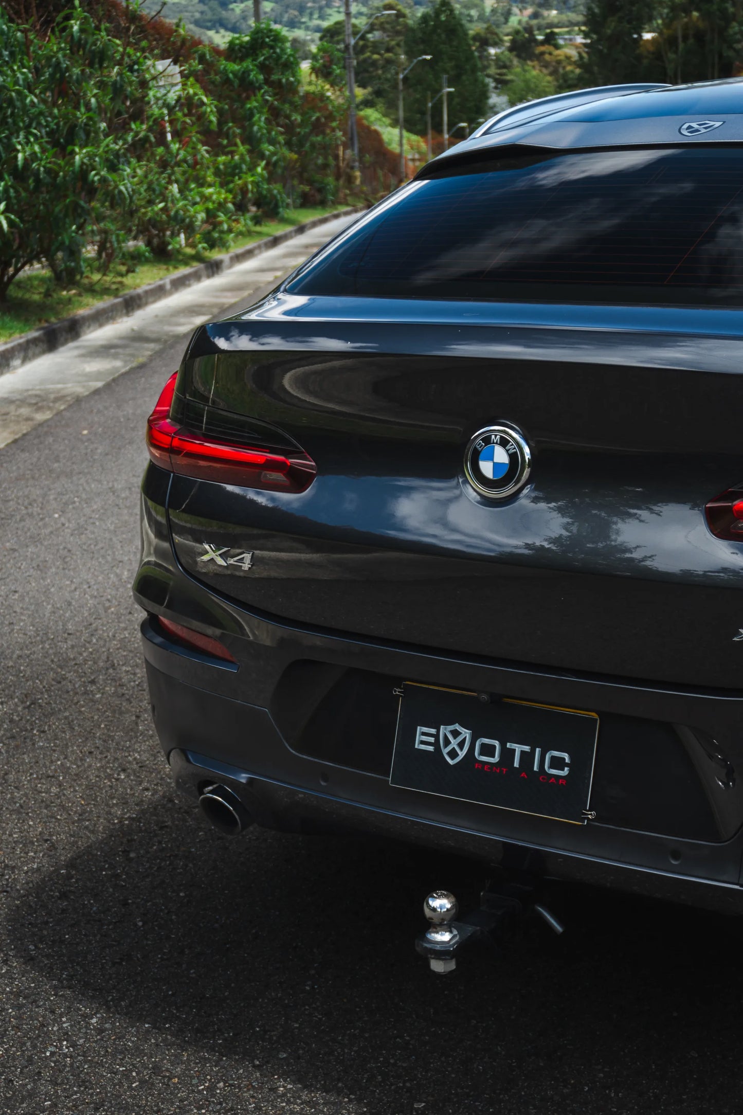 Alquiler de vehículos en Medellín - BMW X4, vista trasera