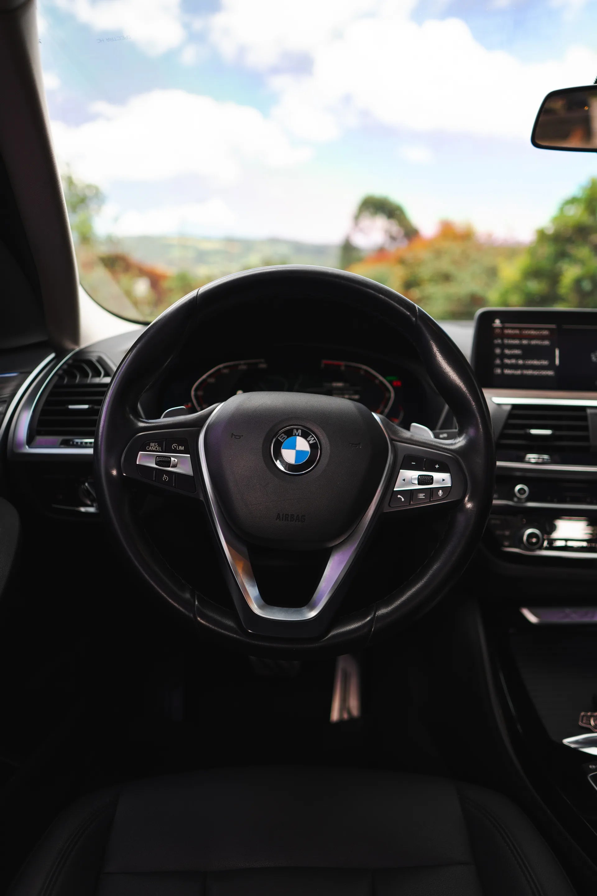 Alquiler de vehículos en Medellín - BMW X4, volante