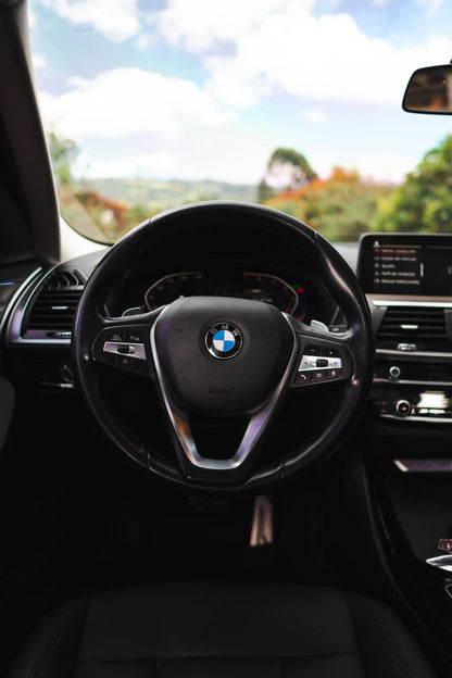 Alquiler de vehículos en Medellín - BMW X4, volante