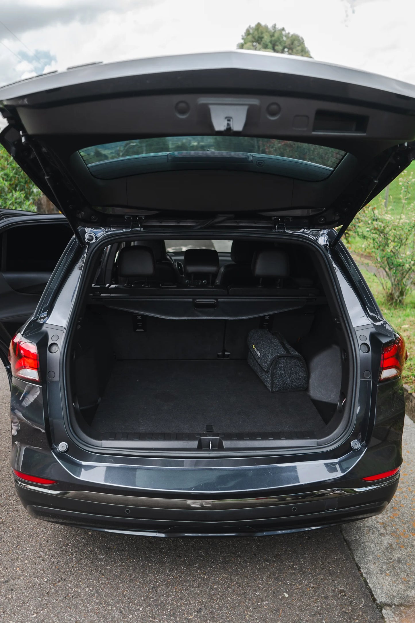 Alquiler de vehículos en Medellín - Chevrolet Equinox RS, baúl y maletero