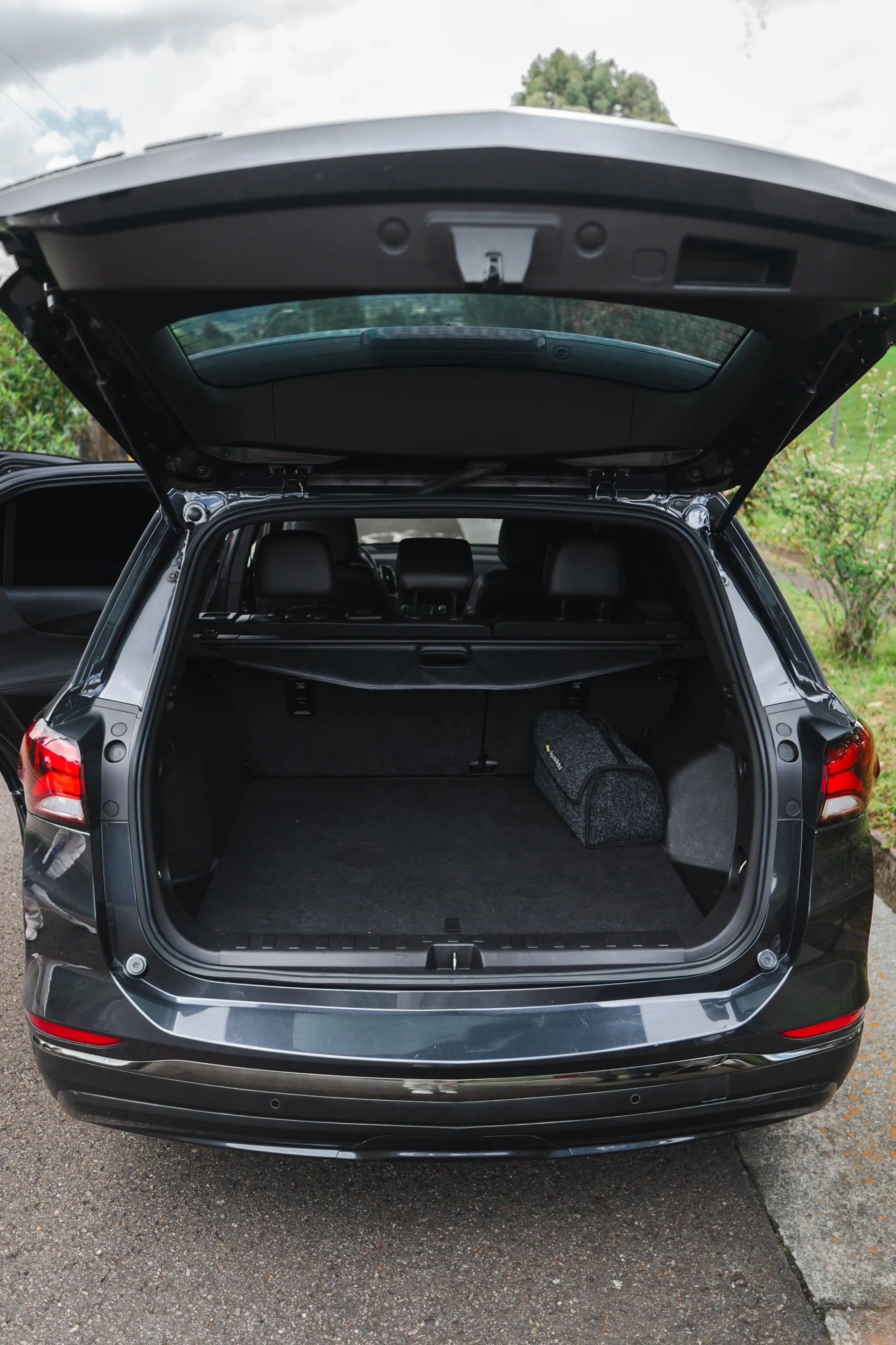 Alquiler de vehículos en Medellín - Chevrolet Equinox RS, baúl y maletero