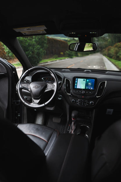 Alquiler de vehículos en Medellín - Chevrolet Equinox RS, pantalla de infoentretenimiento