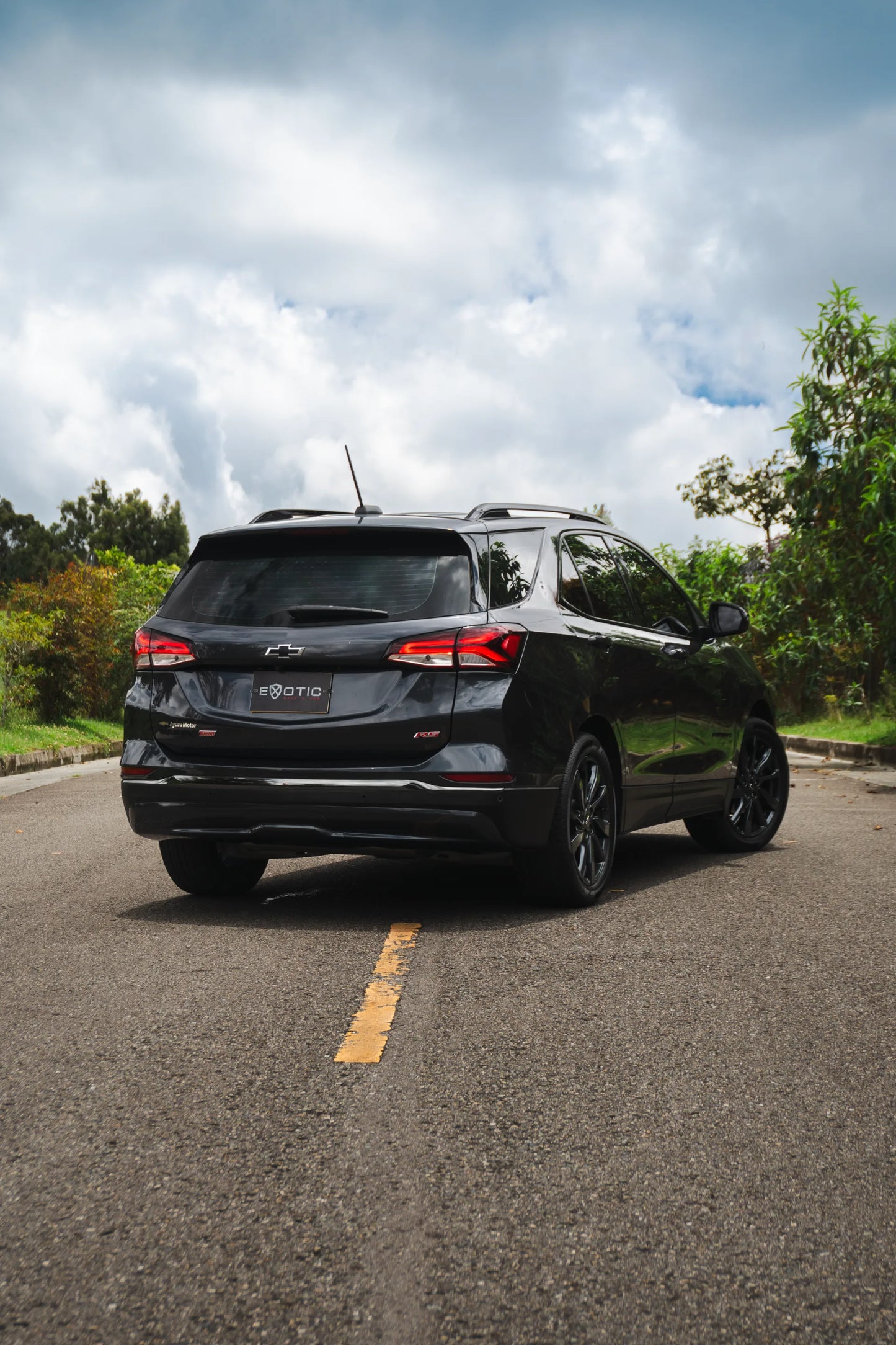Alquiler de vehículos en Medellín - Chevrolet Equinox RS, vista tres cuartos trasero