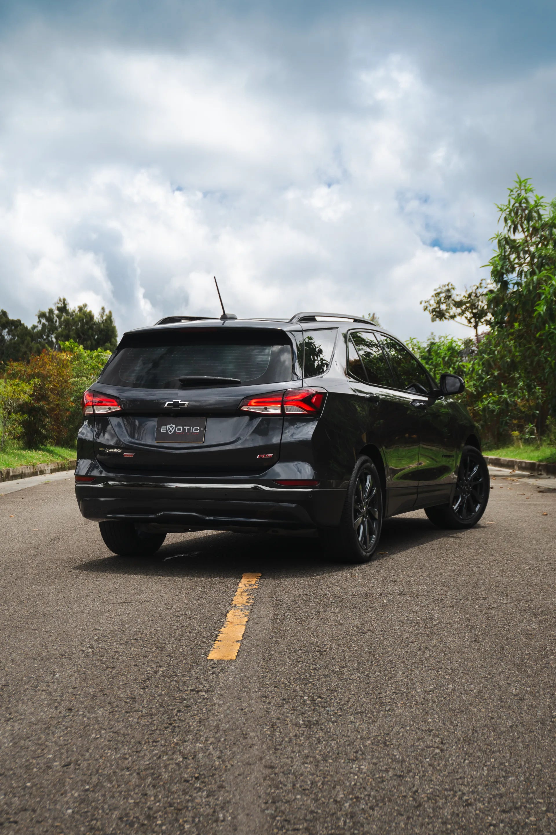 Alquiler de vehículos en Medellín - Chevrolet Equinox RS, vista tres cuartos trasero