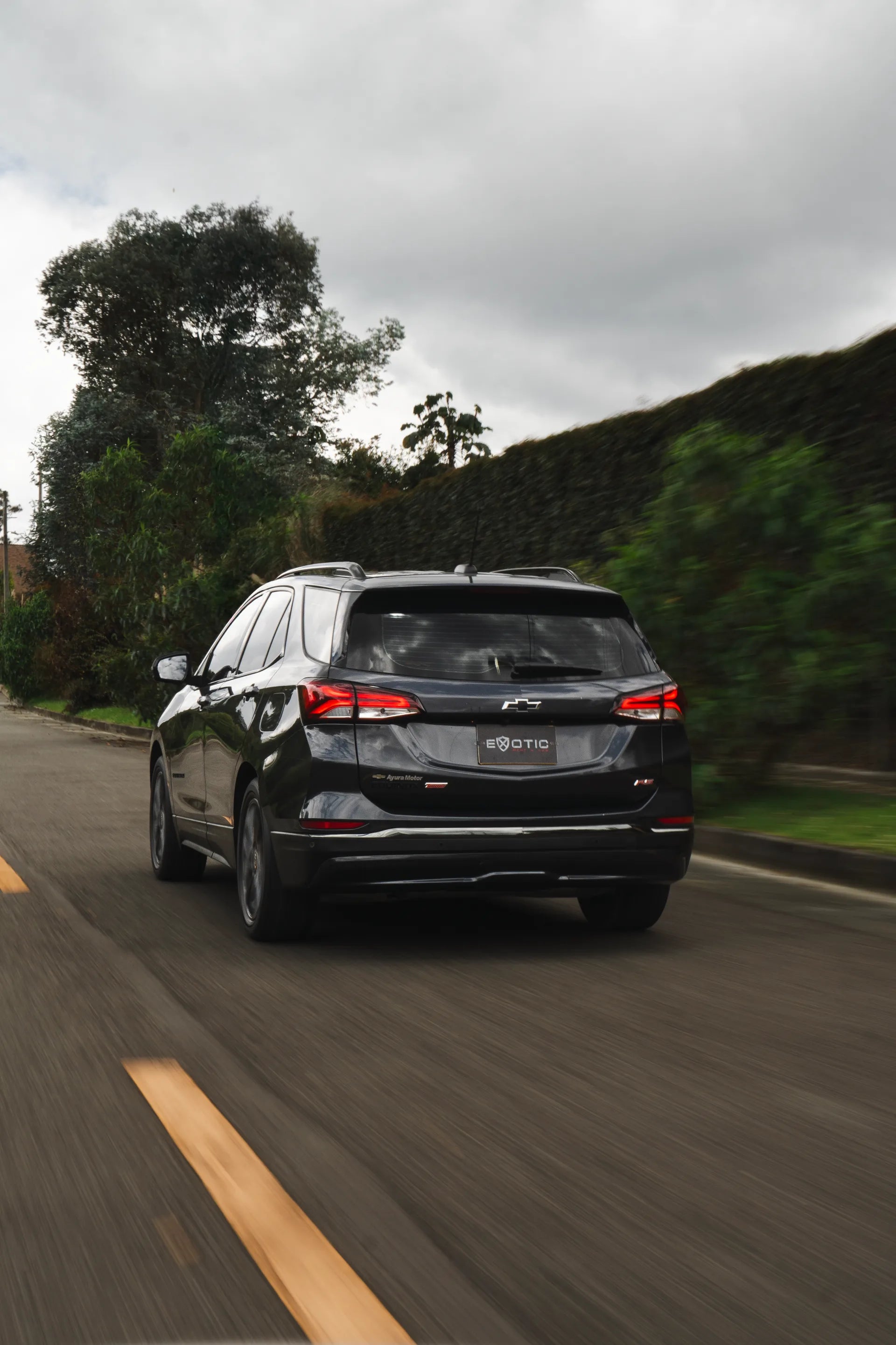 Alquiler de vehículos en Medellín - Chevrolet Equinox RS, vista trasera (2)