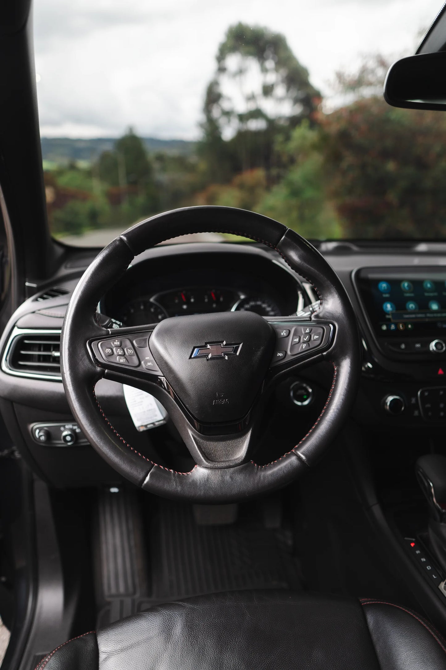 Alquiler de vehículos en Medellín - Chevrolet Equinox RS, volante