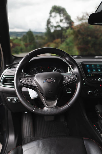 Alquiler de vehículos en Medellín - Chevrolet Equinox RS, volante