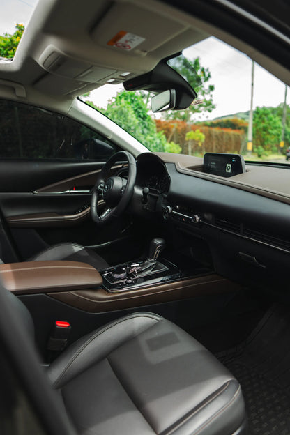 Alquiler de vehículos en Medellín - Mazda CX-30 Híbrida, interior y asientos (2)