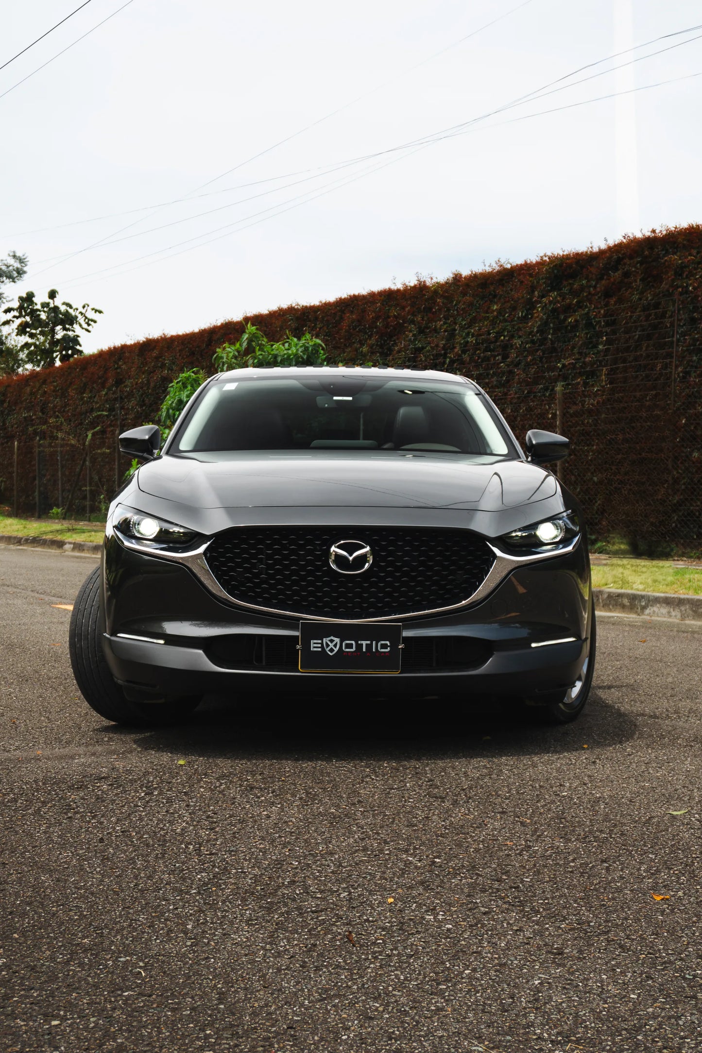 Alquiler de vehículos en Medellín - Mazda CX-30 Híbrida, vista frontal