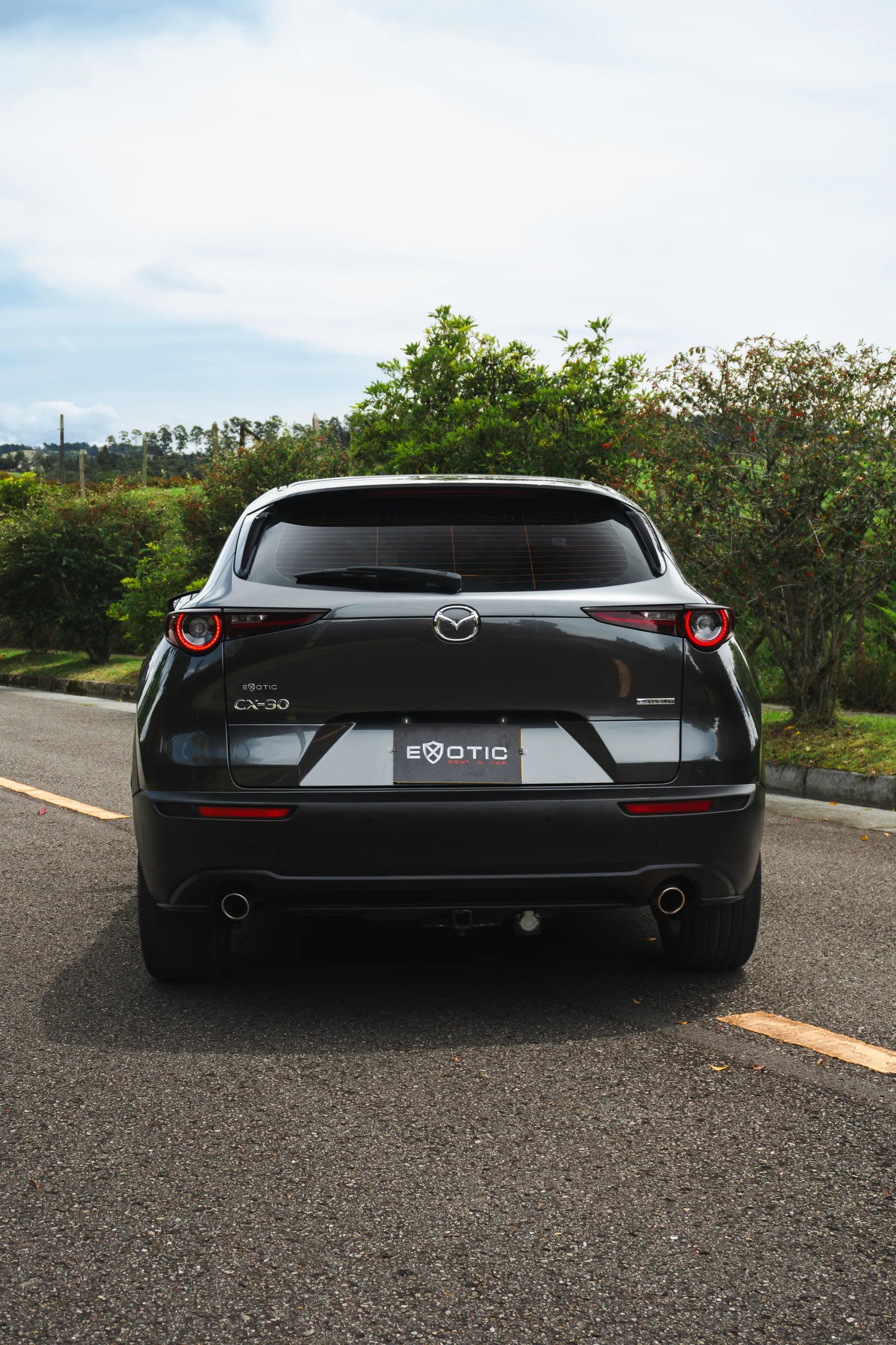 Alquiler de vehículos en Medellín - Mazda CX-30 Híbrida, vista trasera