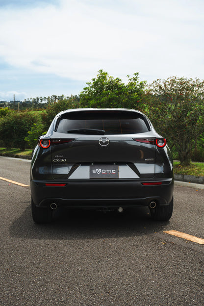 Alquiler de vehículos en Medellín - Mazda CX-30 Híbrida, vista trasera