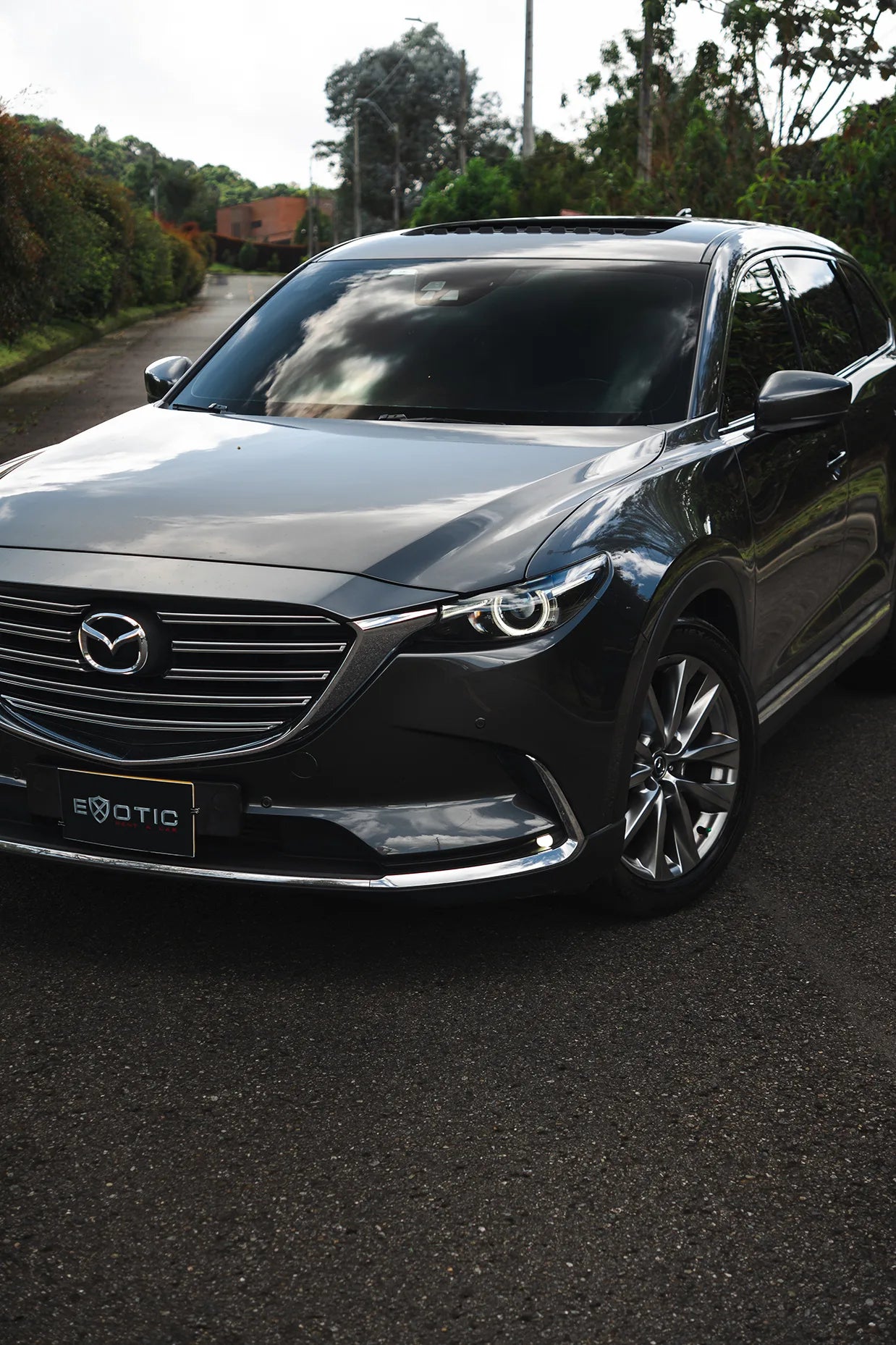 Alquiler de vehículos en Medellín - Mazda CX-9, vista frontal lateral (2)