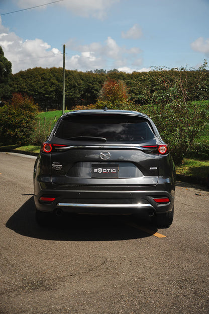 Alquiler de vehículos en Medellín - Mazda CX-9, vista trasera lateral (2)
