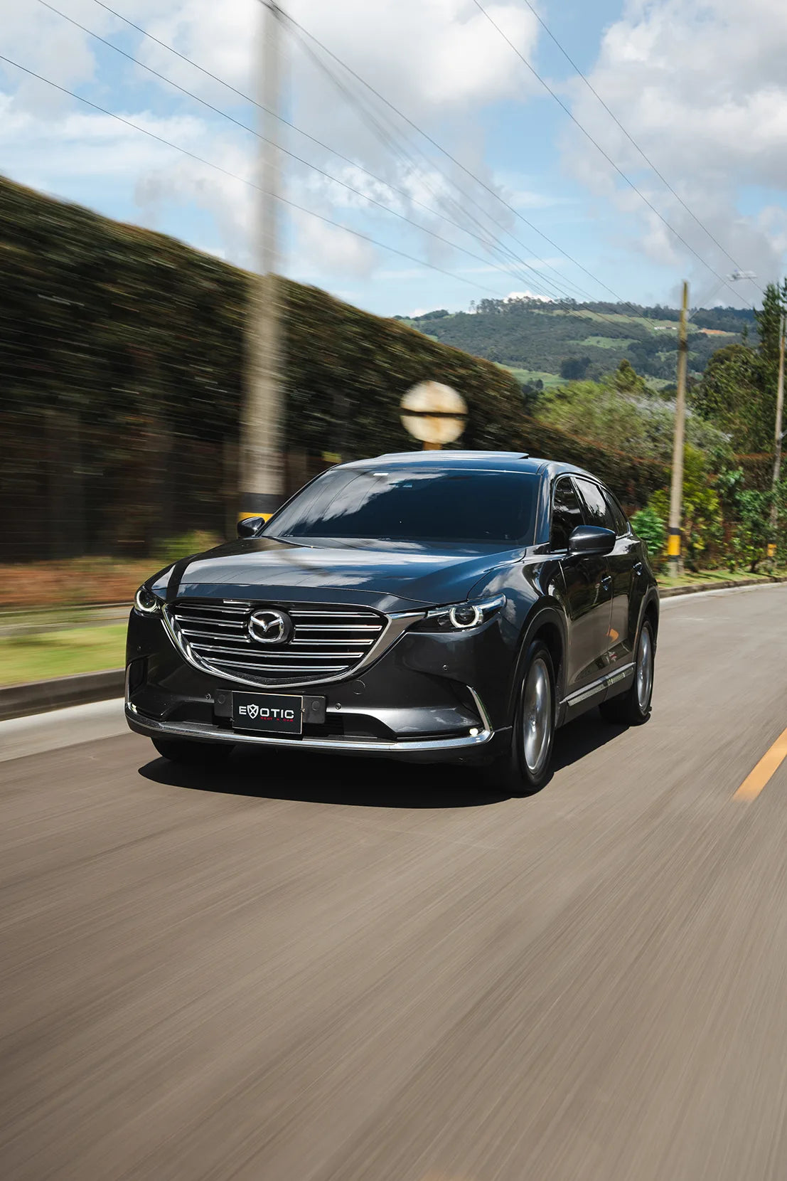 Alquiler de vehículos en Medellín - Mazda CX-9, vista trasera lateral (3)